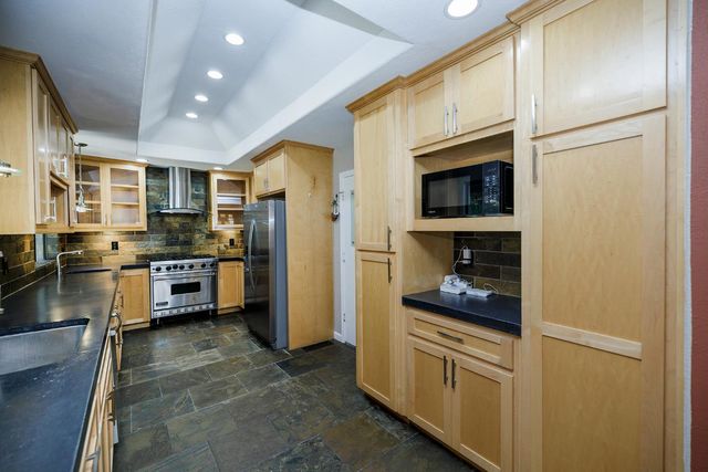 1127 River Bluff Dr, Oakdale, CA 95361