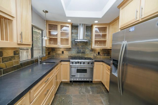 1127 River Bluff Dr, Oakdale, CA 95361