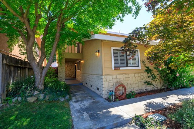 1127 River Bluff Dr, Oakdale, CA 95361