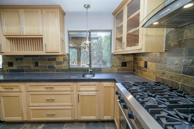 1127 River Bluff Dr, Oakdale, CA 95361