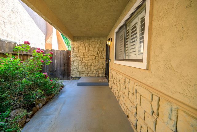 1127 River Bluff Dr, Oakdale, CA 95361