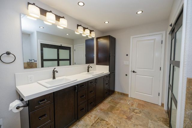 1127 River Bluff Dr, Oakdale, CA 95361