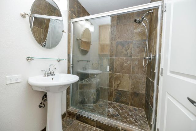 1127 River Bluff Dr, Oakdale, CA 95361