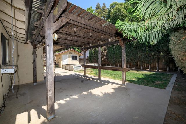 1127 River Bluff Dr, Oakdale, CA 95361