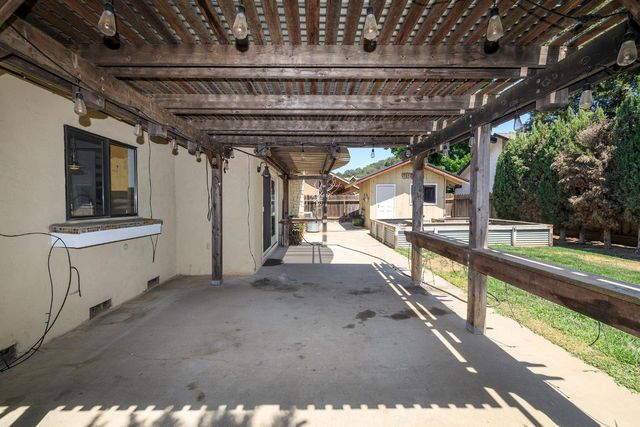 1127 River Bluff Dr, Oakdale, CA 95361