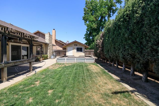 1127 River Bluff Dr, Oakdale, CA 95361