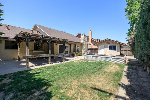 1127 River Bluff Dr, Oakdale, CA 95361