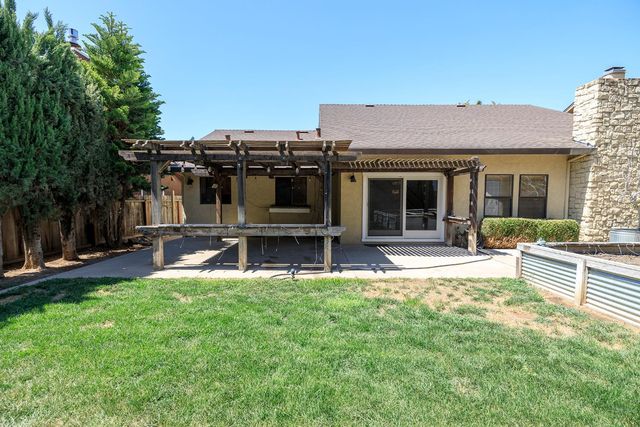 1127 River Bluff Dr, Oakdale, CA 95361