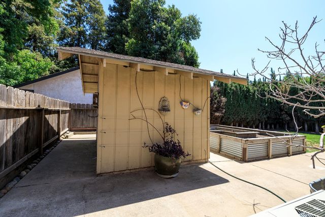 1127 River Bluff Dr, Oakdale, CA 95361