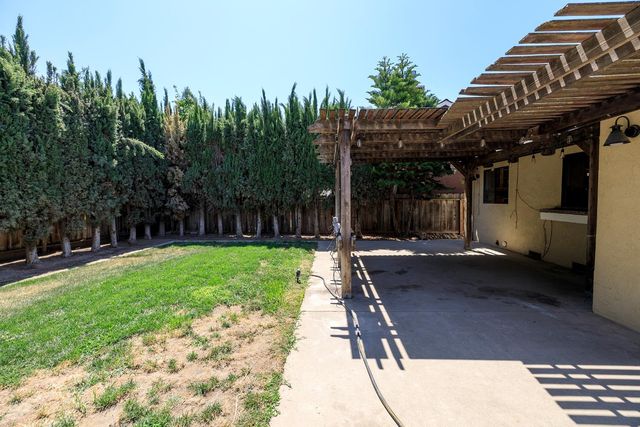 1127 River Bluff Dr, Oakdale, CA 95361