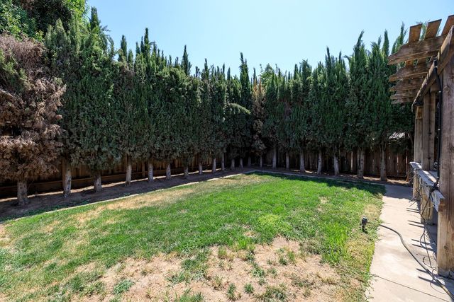 1127 River Bluff Dr, Oakdale, CA 95361