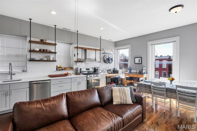 2637 Shenandoah, St Louis, MO 63104