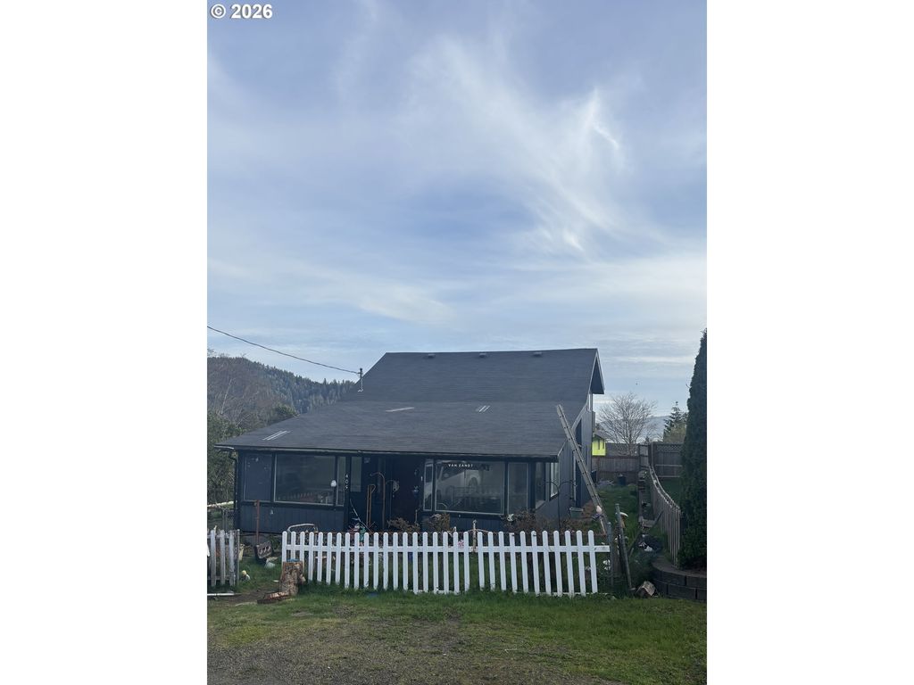 405 EVERGREEN Ave, Garibaldi, OR 97118