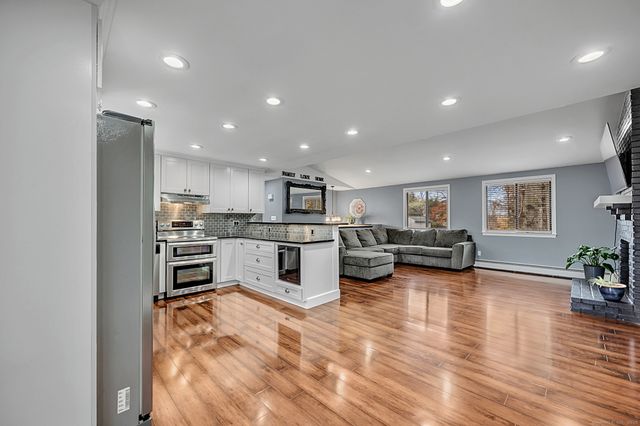 9 Beechwood Road, Plainville, CT 06062