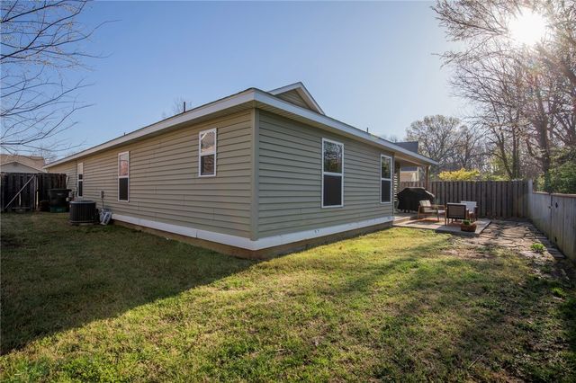 4385 W Serviceberry Drive, Fayetteville, AR 72704