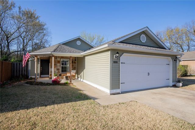 4385 W Serviceberry Drive, Fayetteville, AR 72704