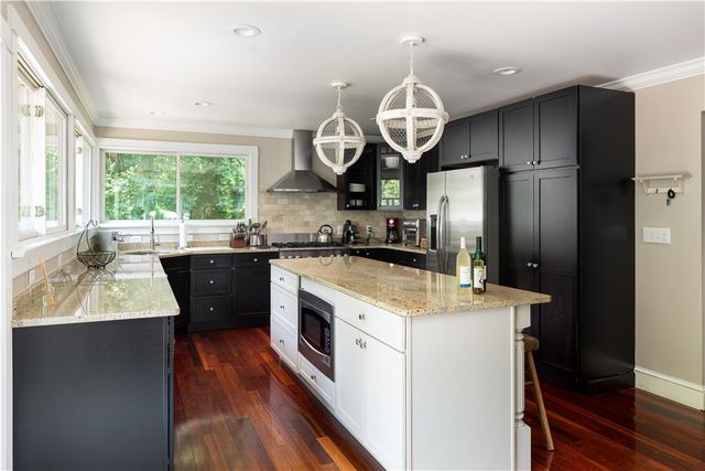 41 Indian Terrace, Middletown, RI 02842