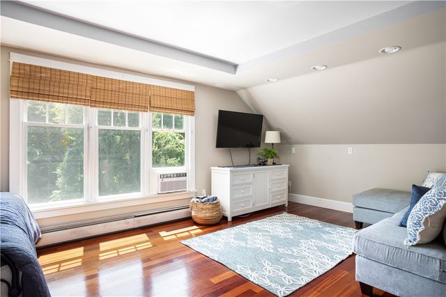 41 Indian Terrace, Middletown, RI 02842