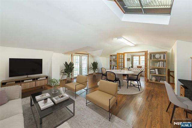 69 W Hanover Avenue, Morris Plains Borough, NJ 07950