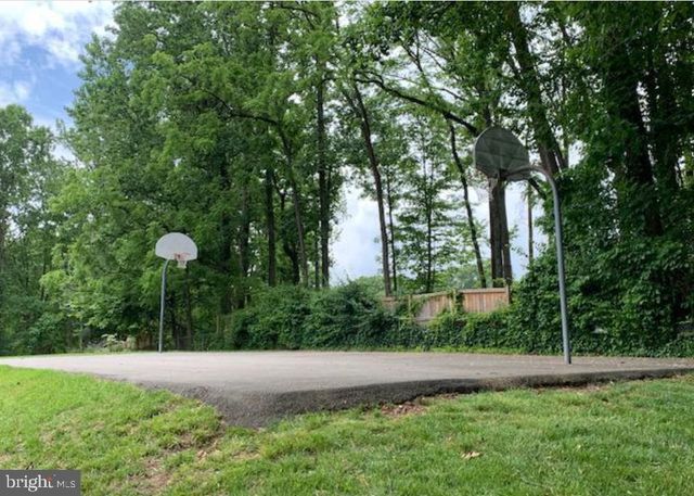 7740 TIVERTON DR, Springfield, VA 22152