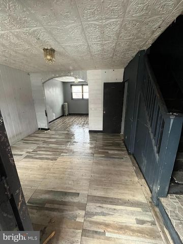 7023 GUILFORD RD, Upper Darby, PA 19082