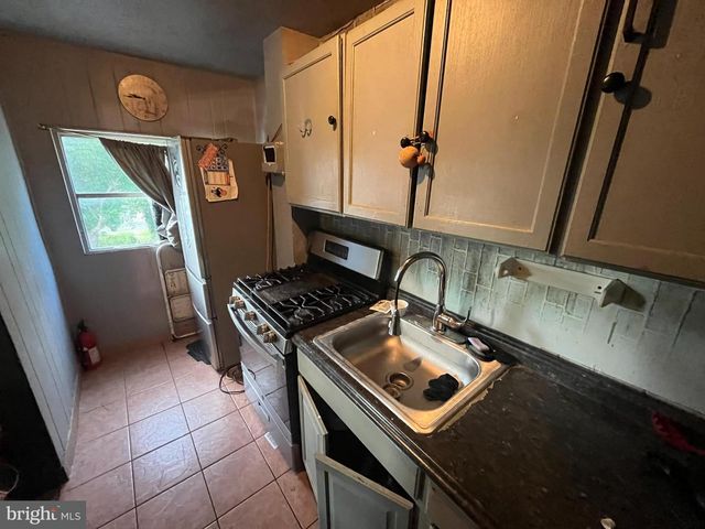 7023 GUILFORD RD, Upper Darby, PA 19082