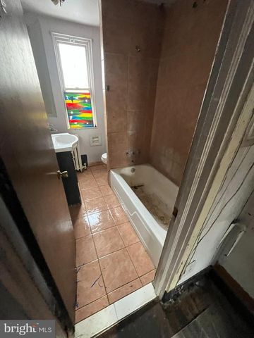 7023 GUILFORD RD, Upper Darby, PA 19082