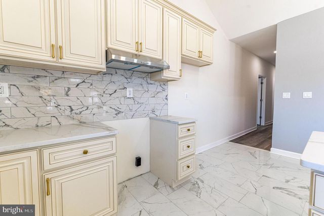 601 FIRELINE RD, Palmerton, PA 18071