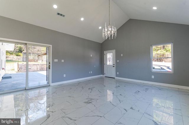 601 FIRELINE RD, Palmerton, PA 18071