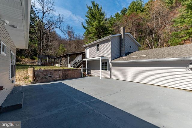 601 FIRELINE RD, Palmerton, PA 18071
