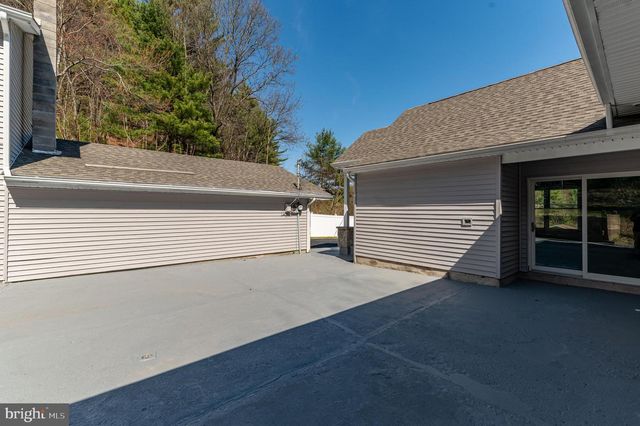601 FIRELINE RD, Palmerton, PA 18071