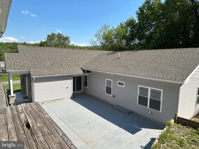 601 FIRELINE RD, Palmerton, PA 18071