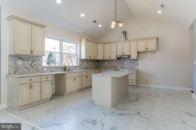 601 FIRELINE RD, Palmerton, PA 18071