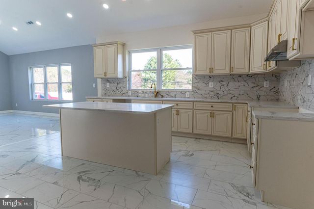 601 FIRELINE RD, Palmerton, PA 18071