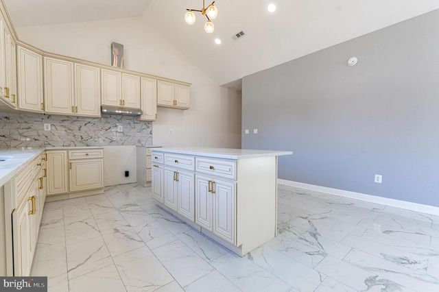 601 FIRELINE RD, Palmerton, PA 18071