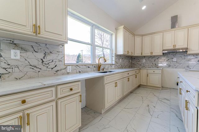 601 FIRELINE RD, Palmerton, PA 18071