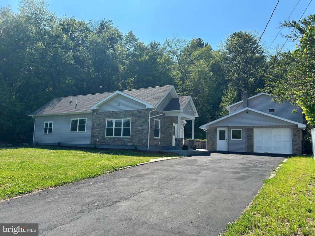 601 FIRELINE RD, Palmerton, PA 18071