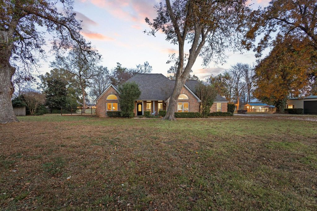 400 PR 350, Honey Grove, TX 75446