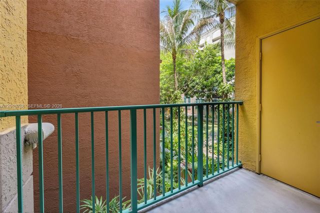 6001 SW 70th St 208, South Miami, FL 33143