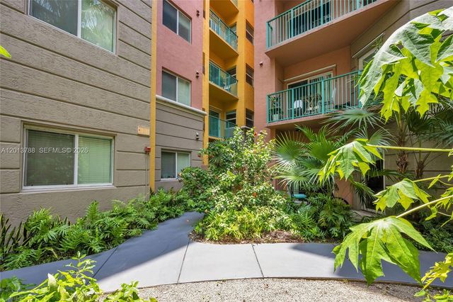 6001 SW 70th St 208, South Miami, FL 33143