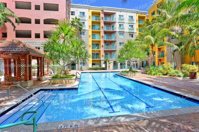 6001 SW 70th St 208, South Miami, FL 33143