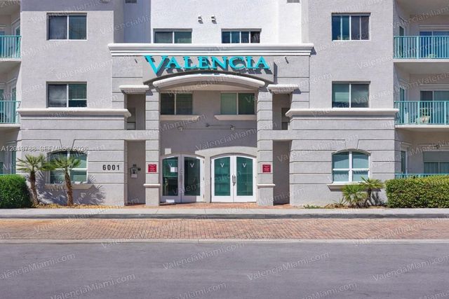 6001 SW 70th St 208, South Miami, FL 33143