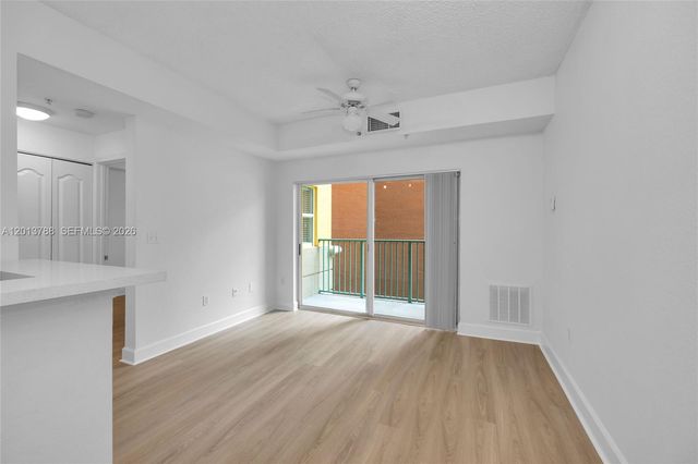 6001 SW 70th St 208, South Miami, FL 33143