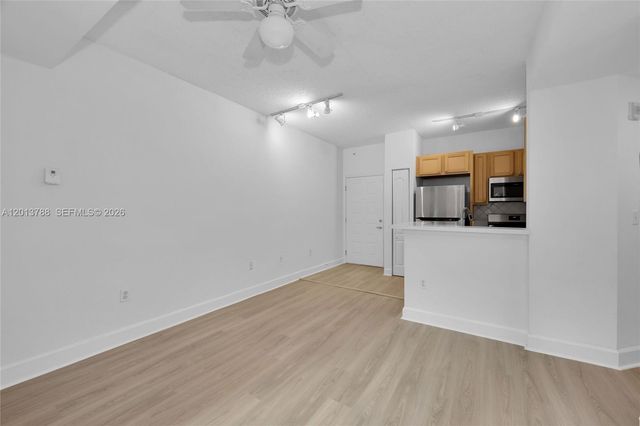 6001 SW 70th St 208, South Miami, FL 33143
