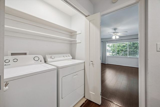 671 N Post Oak Lane 671, Houston, TX 77024