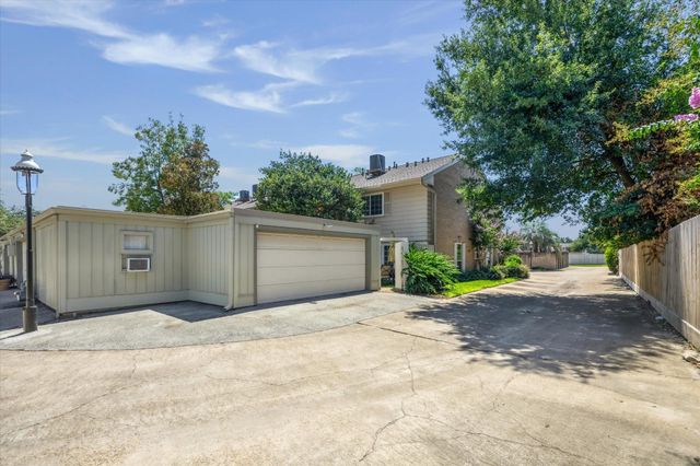 671 N Post Oak Lane 671, Houston, TX 77024