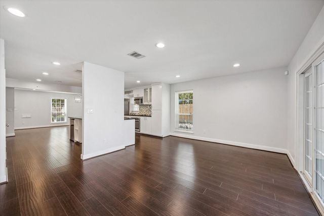 671 N Post Oak Lane 671, Houston, TX 77024