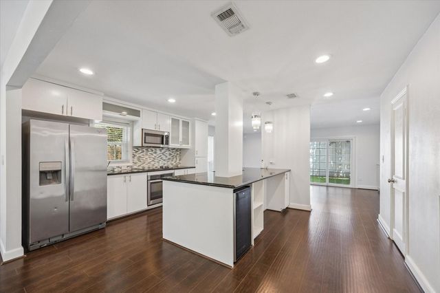 671 N Post Oak Lane 671, Houston, TX 77024