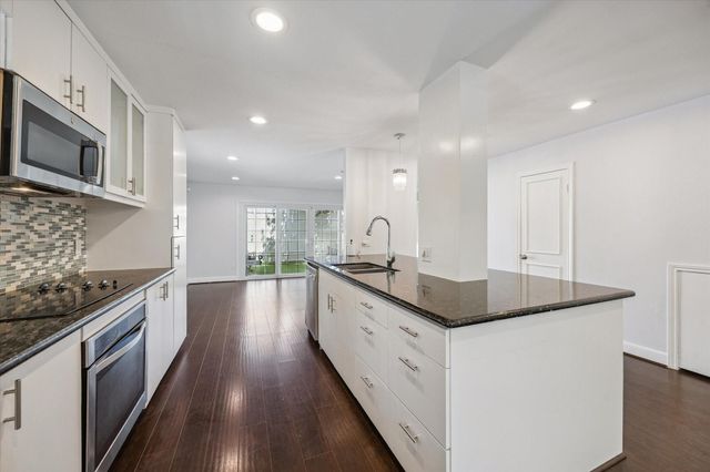 671 N Post Oak Lane 671, Houston, TX 77024