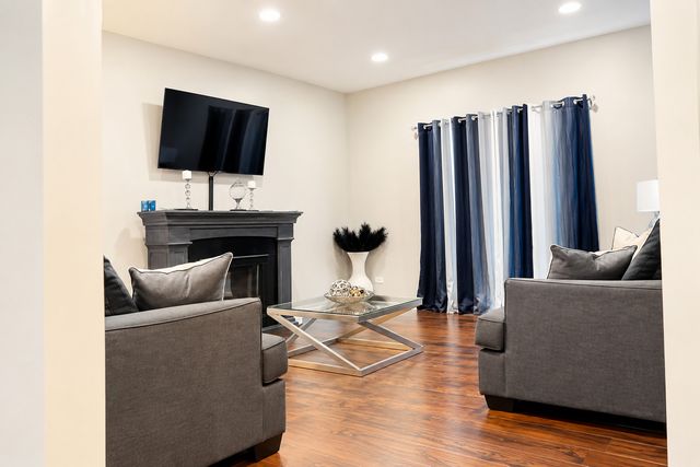 122 Enclave Circle B, Bolingbrook, IL 60440